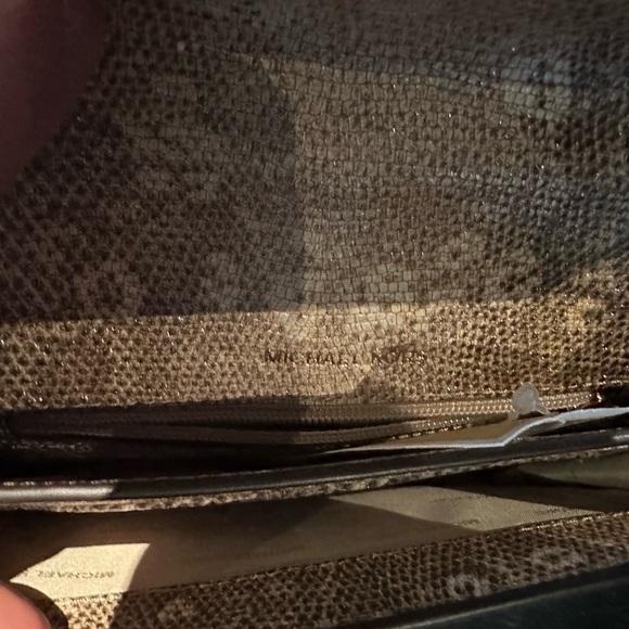 New MICHAEL KORS Oyster Mott Cross Body purse with matching shoes size 7 1/2 - Picture 11 of 17